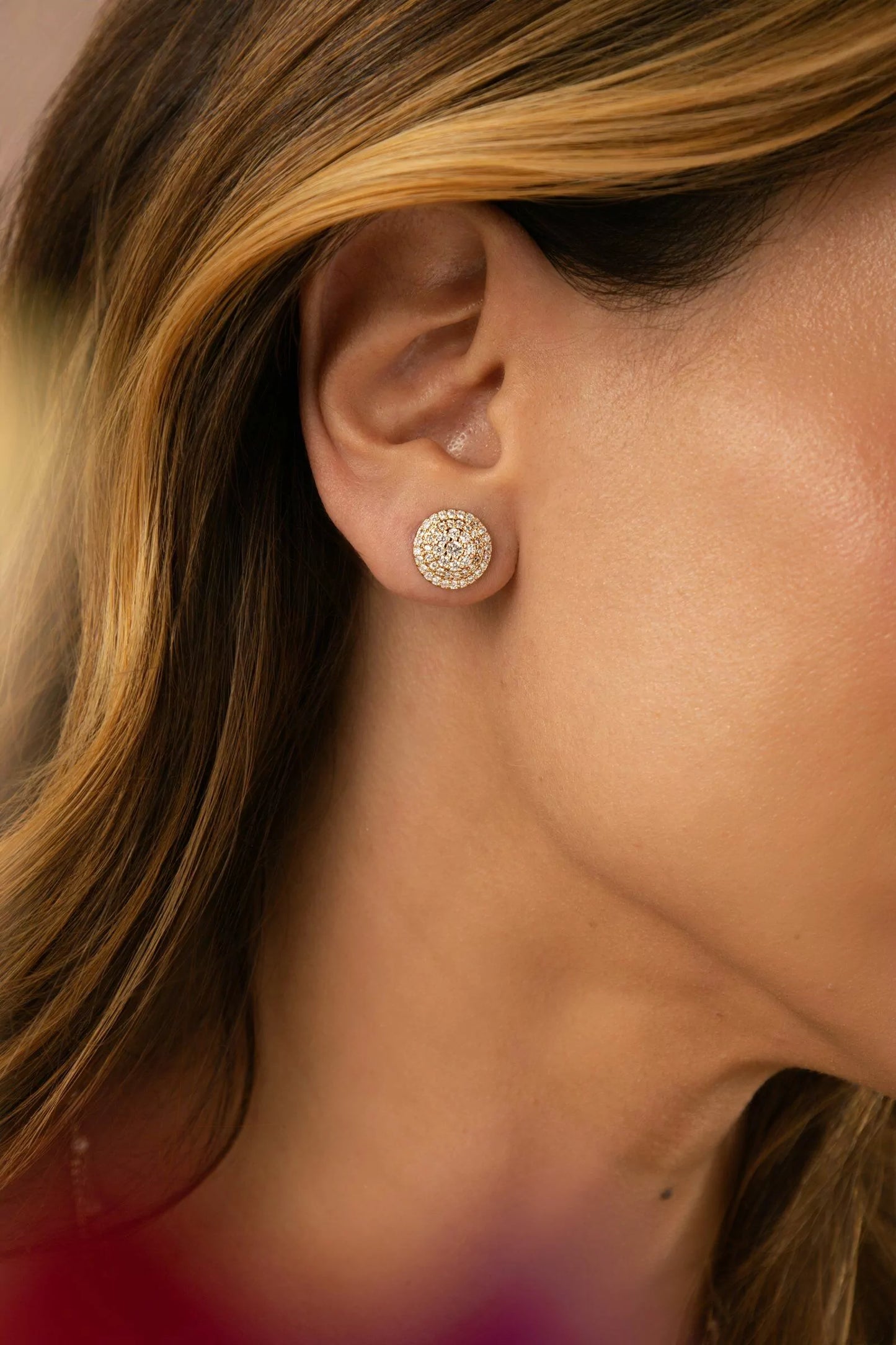 Brinco Redondo com Zircônias Brancas - Banho de Ouro 18k