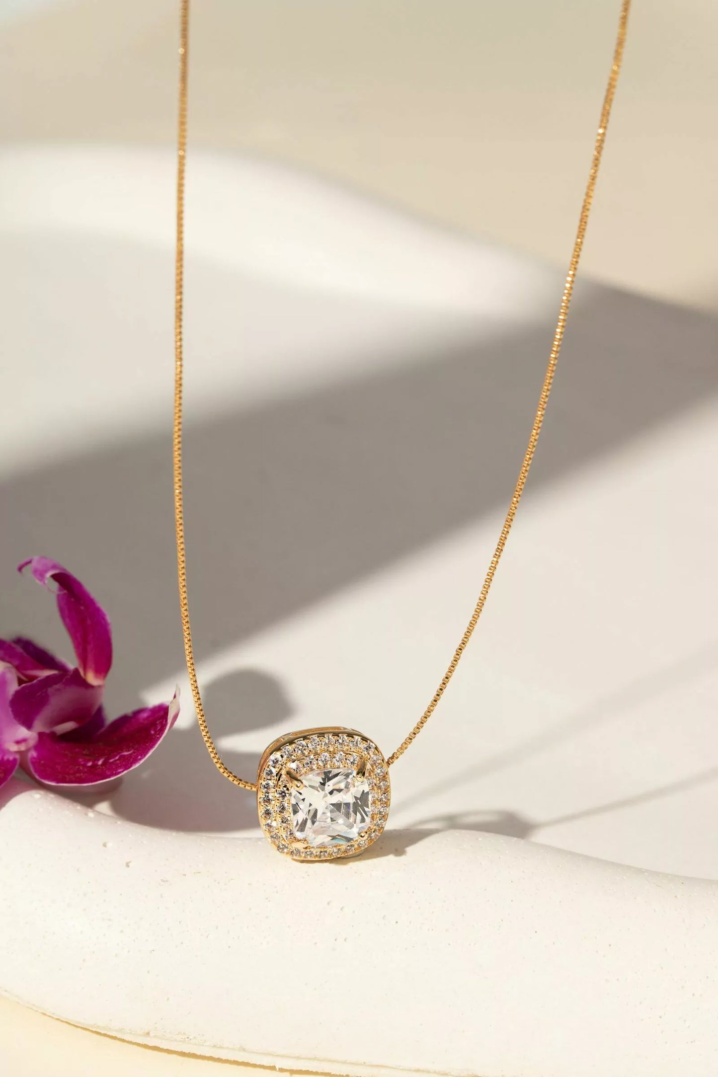 Conjunto Brinco e Colar Quadrado com Zircônias Brancas 50cm - Banho de Ouro 18k