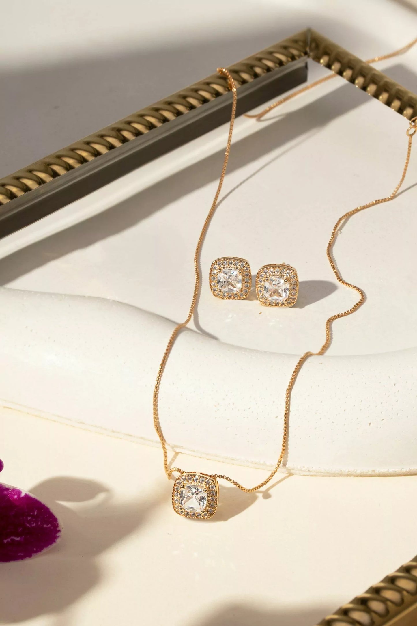 Conjunto Brinco e Colar Quadrado com Zircônias Brancas 50cm - Banho de Ouro 18k