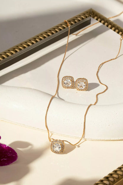 Conjunto Brinco e Colar Quadrado com Zircônias Brancas 50cm - Banho de Ouro 18k