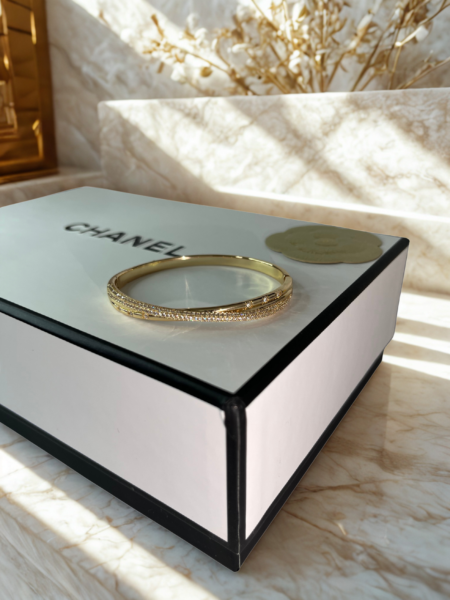 Bracelete Cruzado Zircônias Brancas - Banho de Ouro 18k