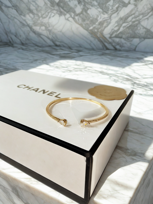 Bracelete Open Cuff Zircônia Branca e Micro Zircônias - Banho de Ouro 18k.